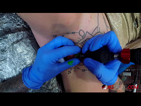 ❤️ Sully Savage, une chaudasse extrêmement tatouée, s'est fait tatouer le clitoris. ❤️❌ Vidéo de sexe at porn fr.rexporn-com.ru ❌
